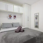 Studio Com Vista Parcial Para O Mar De Copacabana